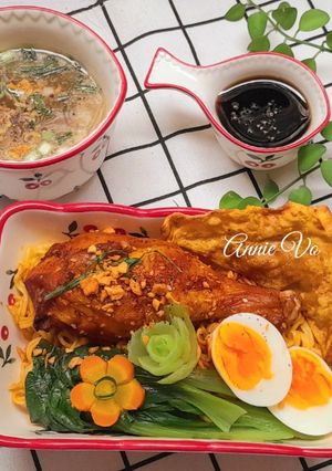 Hình của món Mì gà hoành thánh trộn phomai.