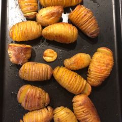A picture of Easy hasselback new potatoes.