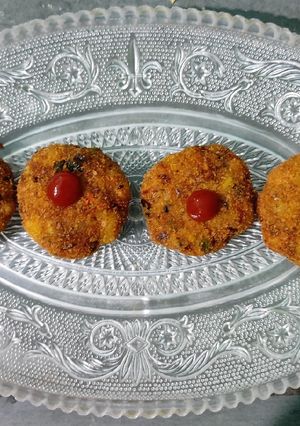 વેજીટેબલ કટલેસ (Vegetable Cutlet Recipe In Gujarati) રેસીપી મુખ્ય ફોટો