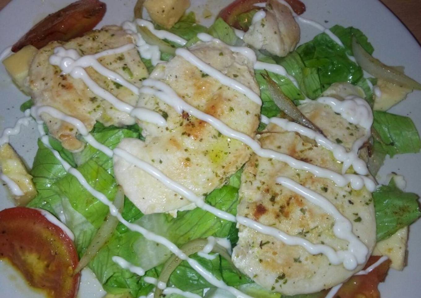 Ensalada templada con pollo especiado