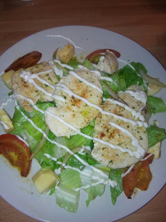 Una foto de Ensalada templada con pollo especiado