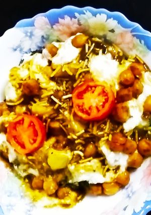 A picture of Chhola Aloo Chaat.