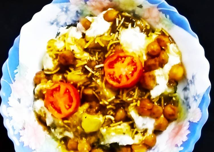 Steps to Make Any-night-of-the-week Chhola Aloo Chaat