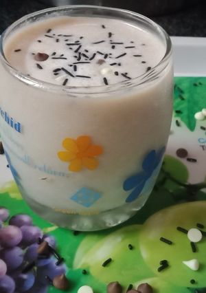 ચીકુ શેક (Chikoo shake Recipe in Gujarati) રેસીપી મુખ્ય ફોટો