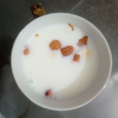 A picture of Dry fruit milk.