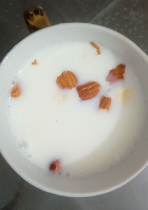 A picture of Dry fruit milk.