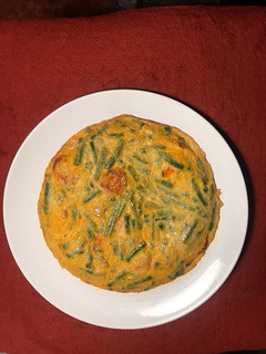 Una foto de Tortilla de espárragos verdes con chorizo