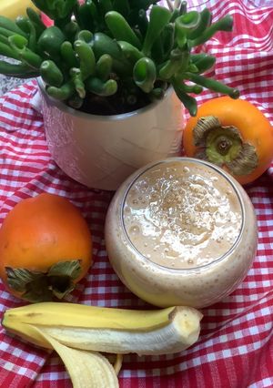 Une photo de Milkshake 🥤banane🍌🍌kaki🍑🧺🛶