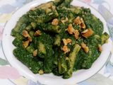 Mezzi rigatoni con pesto di bieta a modo mio