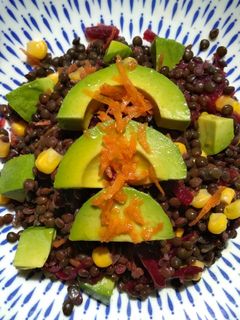 Una foto de Ensalada de lentejas beluga