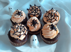 Meggyes-mascarponés muffin Halloween-re recept fotója
