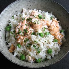 A picture of Smoked Salmon Takikomi Gohan.