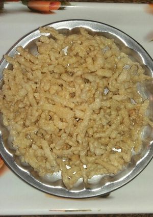 A picture of चावल की नमकीन.
