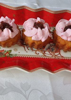 O poză a rețetei Cupcakes cu aromă de trandafiri.