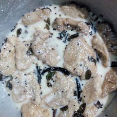A picture of Dahi bara.