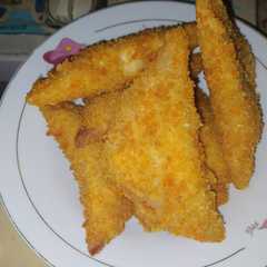 A picture of Roti Goreng isi sosis keju.