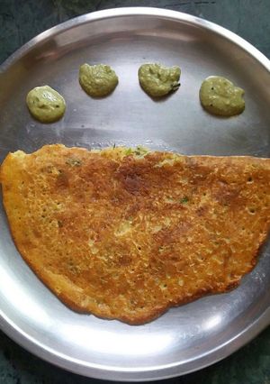 बेसन चिल्ला (Besan chilla recipe in hindi) रेसिपी मुख्य फोटो