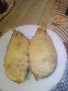Una foto de Berenjenas rellenas de atún en microondas