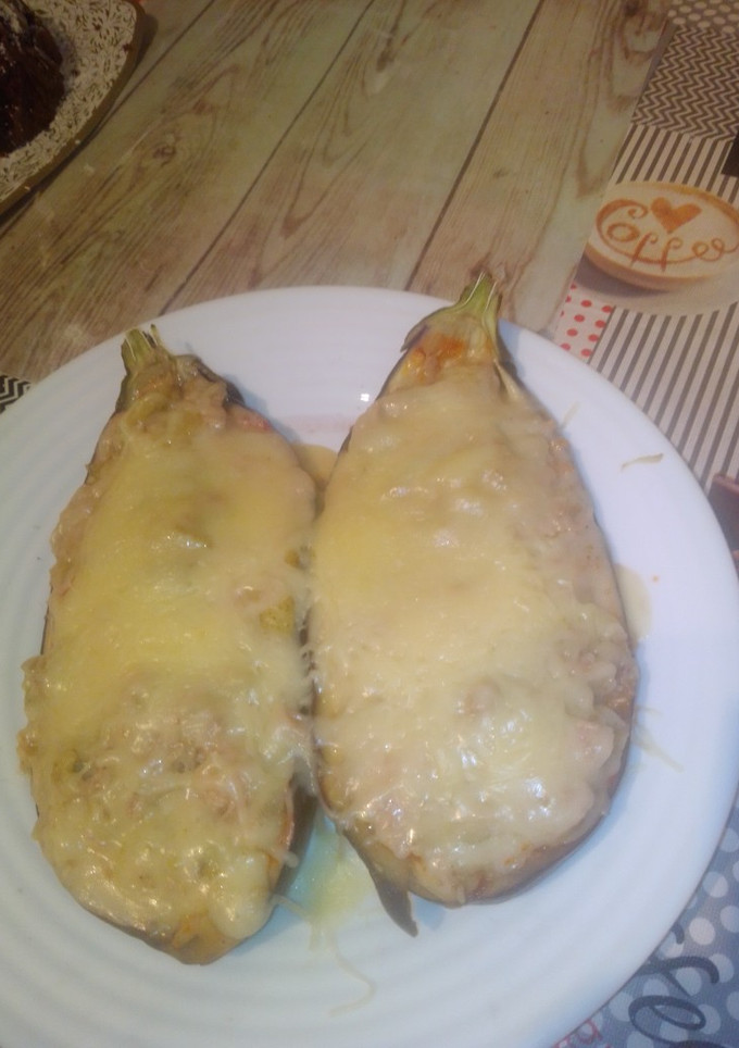 Una foto de Berenjenas rellenas de atún en microondas