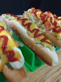 Una foto de Completos variados 🌭🌭🌭 (chacarero, alemán, especial, suizo)