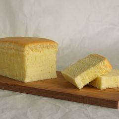 A picture of Taiwanese Castella Cake.
