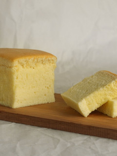 A picture of Taiwanese Castella Cake.