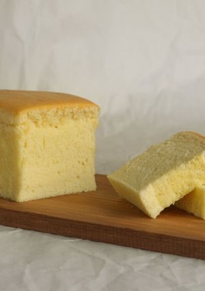 A picture of Taiwanese Castella Cake.