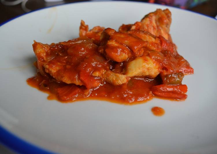 Pollo al chilindrón sin jamón