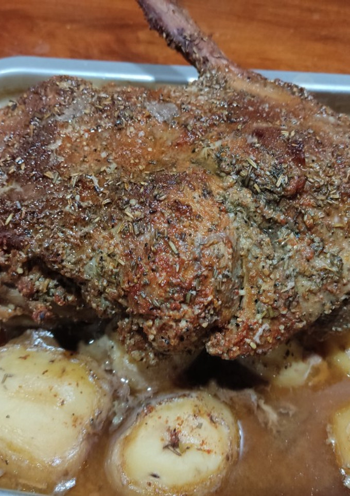Una foto de Pierna de cordero asada