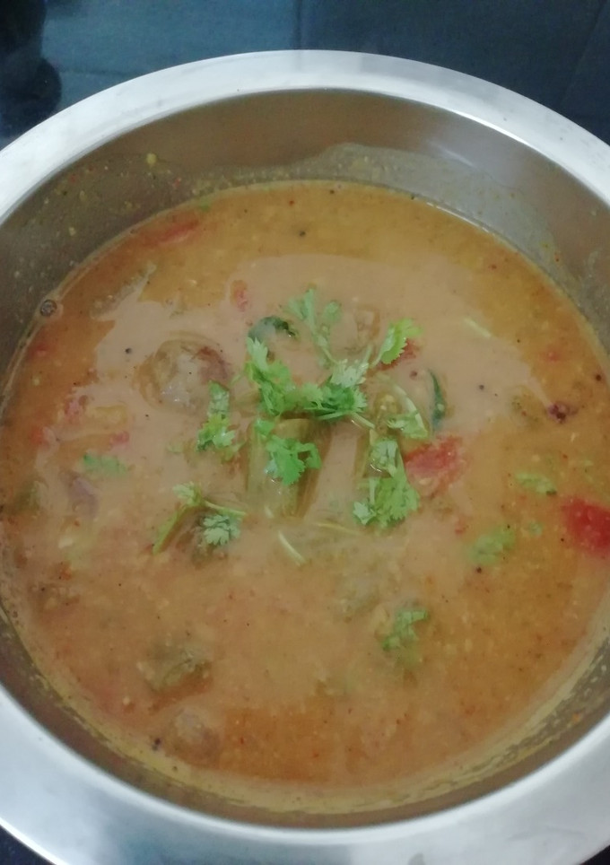 தேங்காய் அரைத்து விட்ட பருப்பு சாம்பார்(sambar recipe in tamil) செய்முறை முக்கிய புகைப்படம்