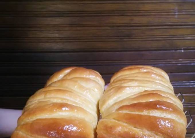 Resep Soft and fluffy condensed milk bread yang Enak Banget