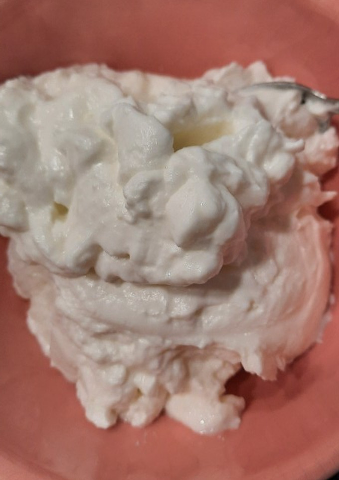 Una foto de Allioli de leche (alioli)