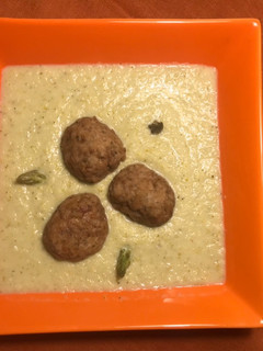 Una foto de Albóndigas en airFryer con salsa de verduras
