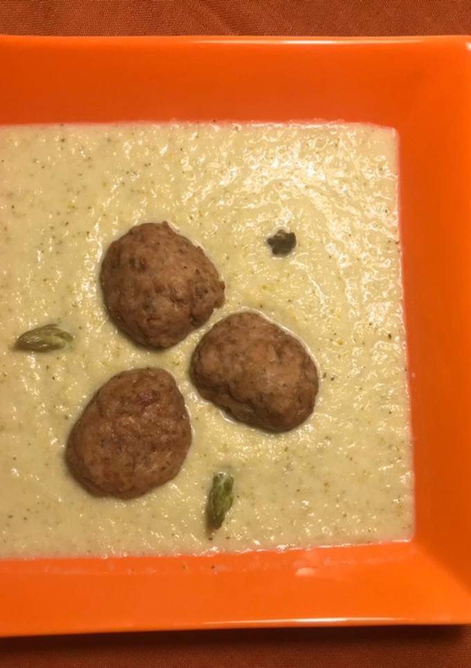 Una foto de Albóndigas en airFryer con salsa de verduras