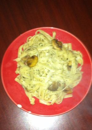 Una foto de Fettuccine con champiñones a las finas hierbas