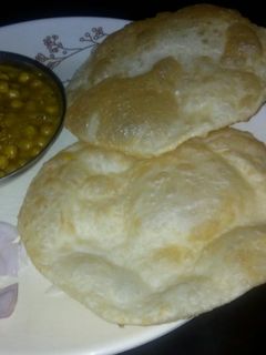 छोले भटूरे (chole bhature recipe in Hindi) रेसिपी मुख्य फोटो