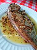 Brecas a la plancha con crujiente de ajos y almendras