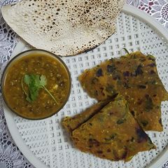 A picture of Methi Paratha.