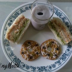 A picture of Apple slice donut, cold sandwich,blueberry-pomegrante smoothie.