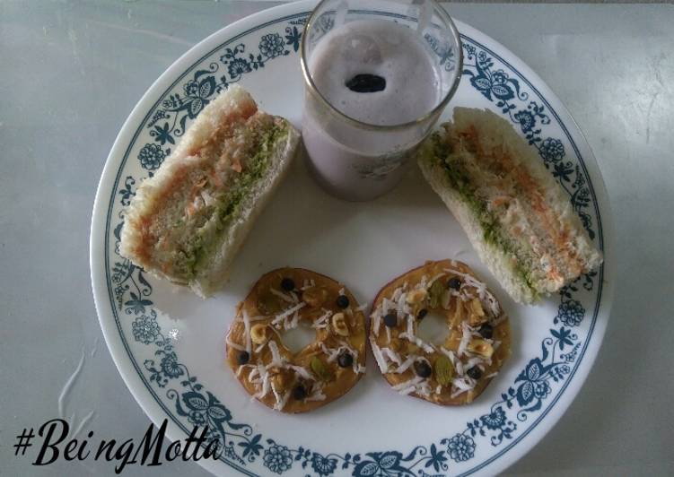 Apple slice donut, cold sandwich,blueberry-pomegrante smoothie Apple slice donut, cold sandwich,blueberry-pomegrante smoothie