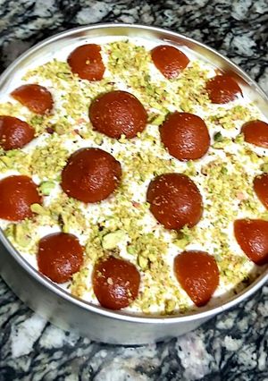 A picture of Gulab jamun cheese cake.
