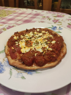 Una foto de Pizza fit con carne picada y queso 🍕😋