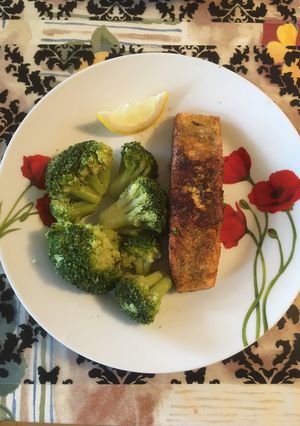 A picture of Salmon with broccoli (Losos s brokoličkou).