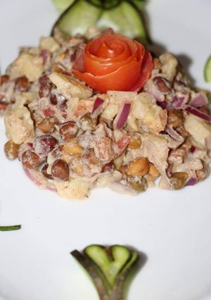 A picture of Black chana chaat.
