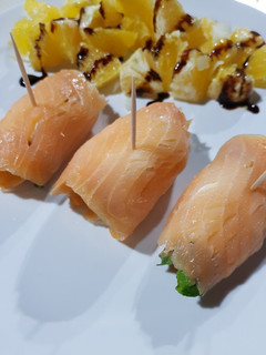 Foto di Involtini di Salmone affumicato con rucola e philadelphia