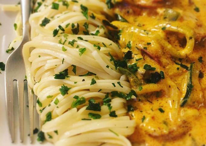 Linguine mit Zoodles in Frischkäsesauce