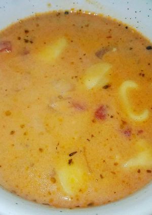A picture of Creamy Tortellini Tomato Soup.