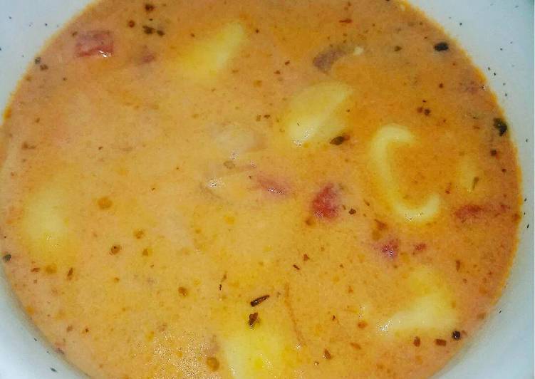 Get Lunch of Creamy Tortellini Tomato Soup