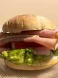 Sándwich de jamón y palta