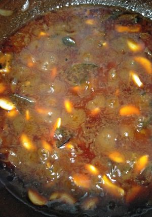 A picture of Vendhaya (Methi seeds) Kulambu.
